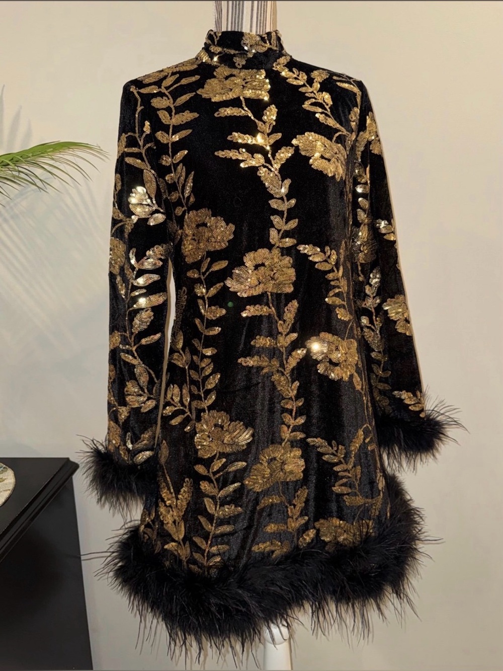 Ivy City Zarah Gold Sequin Detailed Velvet Dress